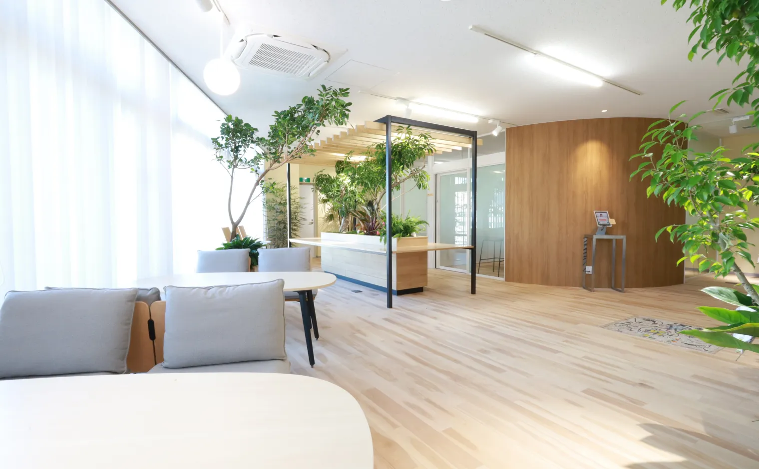 オフィスエントランス